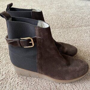Amalfi Rangoni Gianmaria Brown Buckle Elastic Pull On Suede Bootie. Size 8.5